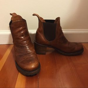 Frye Sabrina Chelsea